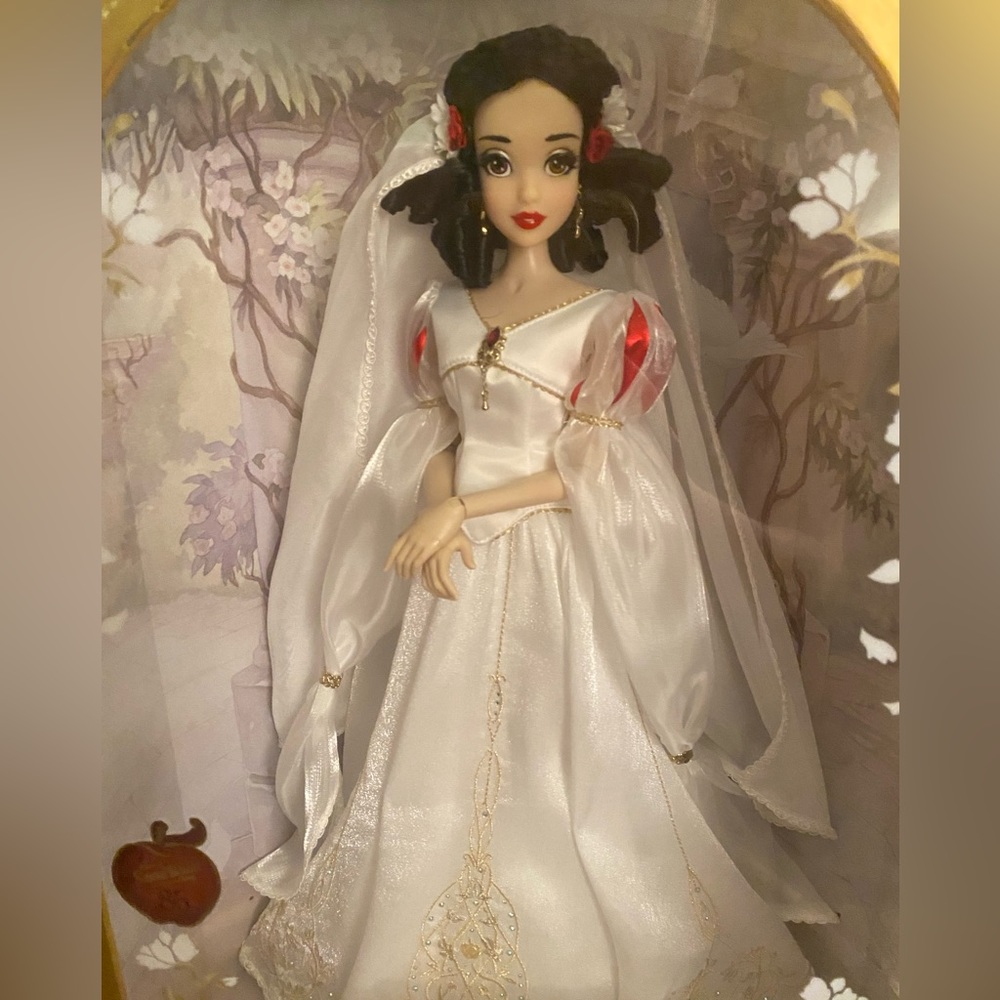 Snow White 85th Anniversary Limited edition Paid